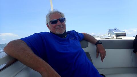 Paul Bonatz relaxing on the ocean